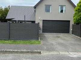 Home By Hagley Park, cottage in Christchurch