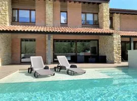 2 Apartamentos en villa con piscina privada en Asturias El Marquesau