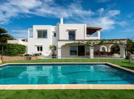 Villa Can Joan I - Fantastic Sunset Views and Family Friendly -, sumarhús í San Antonio