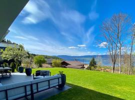 Lake View Homestay with Private Room and Bathroom, homestay in Châtillon