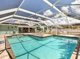 Colorful Cape Coral Retreat with Screened Lanai!，珊瑚角的度假住所