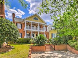 Idyllic Colonial Home - Walk to USC Campus!, vacation home in Columbia