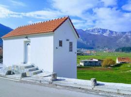 NJEGUSI OASIS - a place to charge your batteries!, hotel s parkiralištem u gradu 'Njeguši'