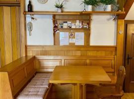 CASA VACANZE MIRAMONTI - appartamento con balcone con vista sulle Dolomiti, hotel v destinaci Borca di Cadore