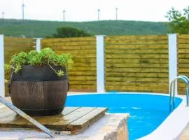 Quiet countryside house with a swimming pool