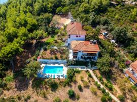 Studios Avra, hotel with parking in Agios Georgios