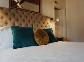 Upstairs at 33 - Self check in boutique accommodation in Worcester Centre, hotel v destinaci Worcester