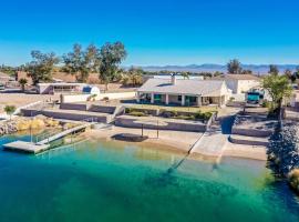 Waterfront Resort Living! Beach & Launch, hotel di Mohave Valley