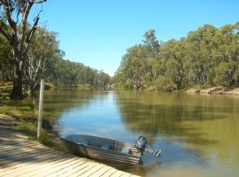 Deniliquin Riverside Caravan Park, hotell i Deniliquin