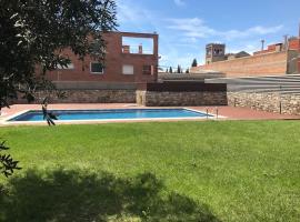 Apartamento con encanto, hotel con piscina en Igualada