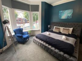 Comfy-Stays - Ocean Road, hotel in South Shields