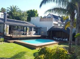 Open living family home in the Winelands, chata v destinácii Kapské mesto