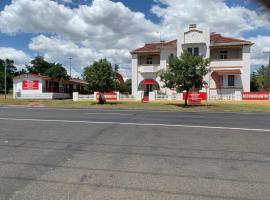 Merriwa Golden Fleece Motor Inn & Lodge incorporating Merriwa Motor Inn & Motel, chalet di Merriwa