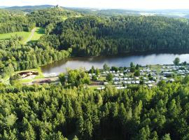 Freizeit- und Campinganlage Gaisweiher, hotel con estacionamiento en Flossenbürg