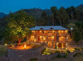 StayVista at Mountain Mirage 3BR Villa Luxury in Kasauli with Jacuzzi, hotel in Solan