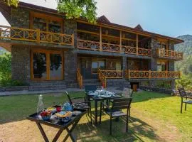 StayVista at Mountain Mirage 4BR Luxury Villa in Kasauli with Spa, Lawn, Hillview