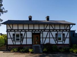 Ferienhaus-Chalet-Dattenfeld: Windeck şehrinde bir otoparklı otel