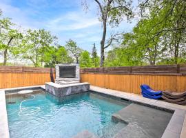 Modern Dallas Getaway with Pool and Home Theater!, vacation home in Dallas