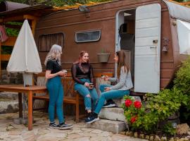 Cozy caravan next to minizoo, luxusní stan v destinaci Třebívlice