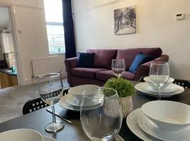 Rawling - Canny 2 bed flat close to Ncle free wifi & parking