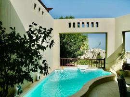 Private guest house in five stars resort, cabaña o casa de campo en Ras al-Khaimah