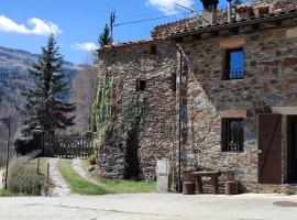Casa Rural con Jacuzzi junto a Camprodon.: Abella şehrinde bir dağ evi