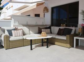 BIG sun terrace renovated 2-bedroom luxury duplex, hotell i Mogán
