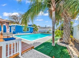 The Blue Villa - Luxury Clearwater by BlueBellaEstate, country house in Largo