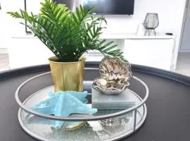 Mirela modern apartment near the beach, Novalja