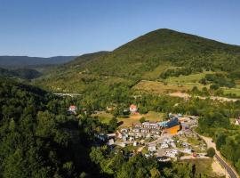 Mobile Homes Camping Plitvice, hotel v destinaci Smoljanac