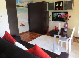 Estúdio de luxo em condomínio privado com piscina, cheap hotel in Cais Novo