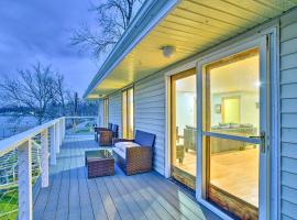 Honeoye Lake House with Community Amenities!, хотел с паркинг в Honeoye