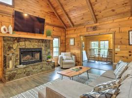 Blue Ridge Cabin with Hot Tub, Fire Pit, and Game Room, hotell i Cherry Log