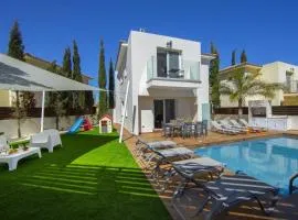 Tsokkos Family Villa - Pool Garden 2' Walk to Beach