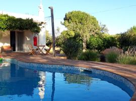 Rural Peace in the Algarve - Private Room with kitchenette and bathroom, cheap hotel in Aldeia dos Matos