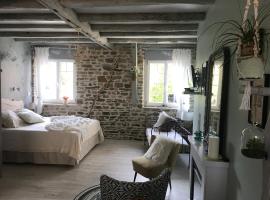 "La chambre des TISSERANDS", bed and breakfast en Ménil-Hubert-sur-Orne