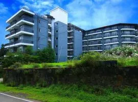 Lakeview luxury apartment