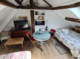 Appartement Cœur de Paris avec vue sur les toits, hotel near Musée de l'Orangerie, Paris