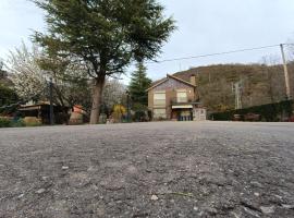 Villa en la Reserva de la Biosfera de Gordón, feriebolig i Huergas y El Millar