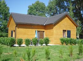 Gîte chalet bois avec spa privatif, Hotel in Mauriac