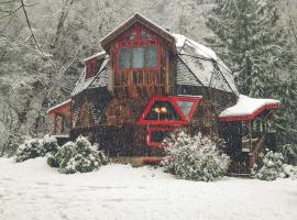 Cedar Creek Hideaway - Meredith Lodging, hotel en Welches