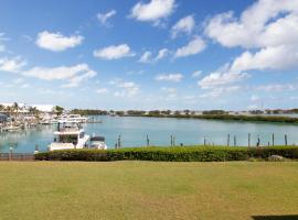 Majestic Marina Villa- 2 bedroom Village at Hawks Cay, hotel con spa en Duck Key