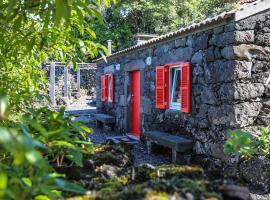 Adega Baía Azul - The essence of Pico, cabin sa São Roque do Pico