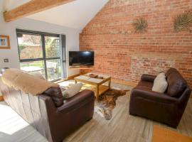 Pass the Keys Hemmel Barn - Ideal Family Getaway - Pet Friendly, feriebolig i Market Rasen