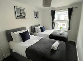 Contractor's Bliss- 5-Bedroom House with Free Parking for 7 Guests, Super Fast Wifi- Fran Properties, hotel in Aylesbury