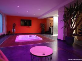 Viesnīca Ds Plaisir Love Room avec sauna, jacuzzi à Nancy pilsētā Nansī, netālu no apskates objekta pasākumu norises vieta Zénith de Nancy
