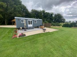 The Bibury - Westwell Downs Shepherd Huts, apartment in Oxford