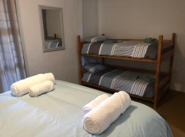 Old Cape on The Marina - The flamingo : unit 8, hotel in Velddrif