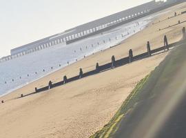 Lovely 2-Bed caravan in Walton on the Naze, khách sạn ở Walton-on-the-Naze