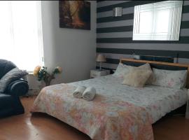 Spacious Double Room in Anfield, heimagisting í Liverpool
